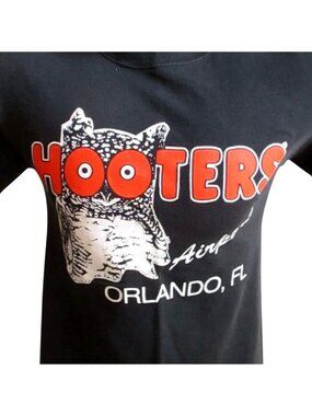 Hooters Orlando Florida Vintage Men's T-shirt Small Airport Black Delta 2 Sided